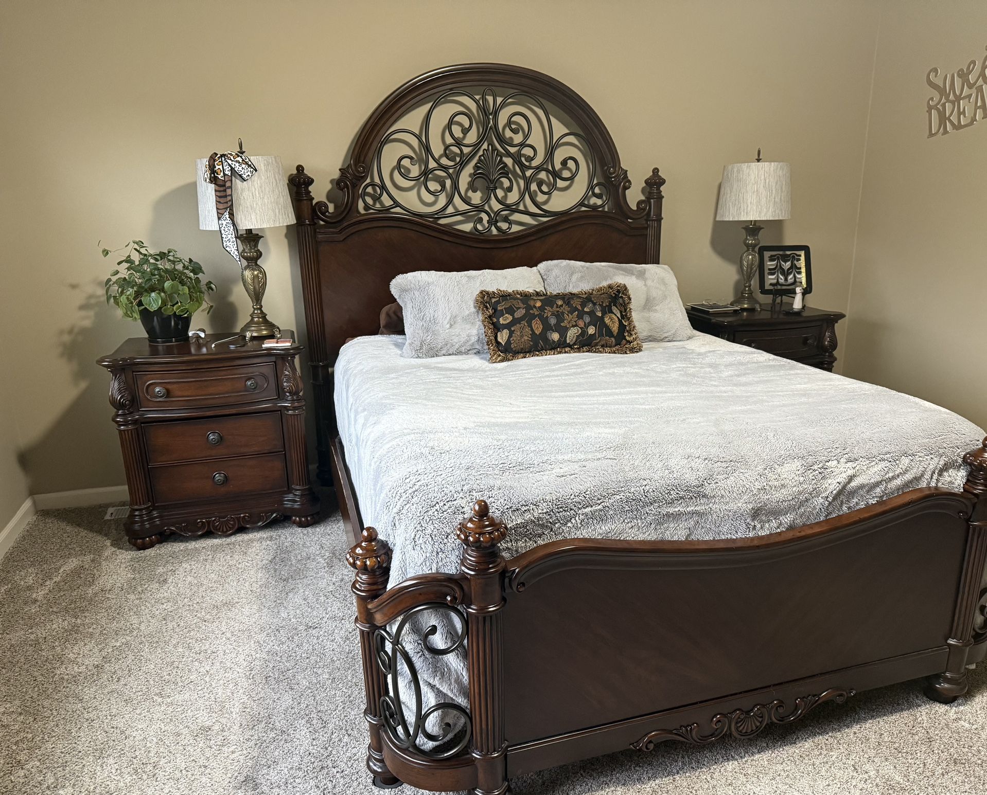 Beautiful Queen Deep Cherry Bedset - Mattress Boxspring Dresser 2 Nightstands