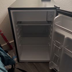 Mini Fridge 