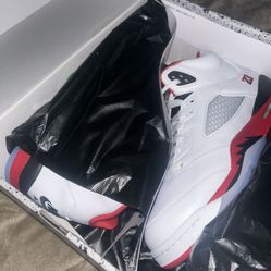 Jordan 5 Retro Fire Red Size 7y