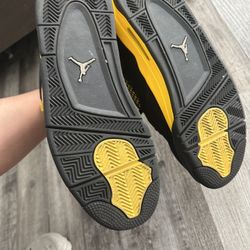 Yellow Thunder Jordan 4 Nike sB