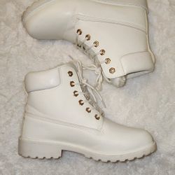 Women Boots Size 7