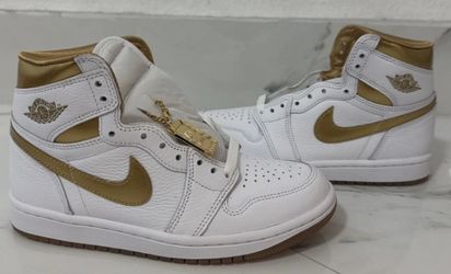 Size 5.5 Women / 7 Men - Air Jordan 1 Retro OG High Metallic Gold W