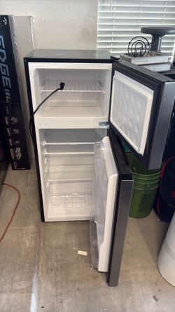 Vissani mini fridge/freezer