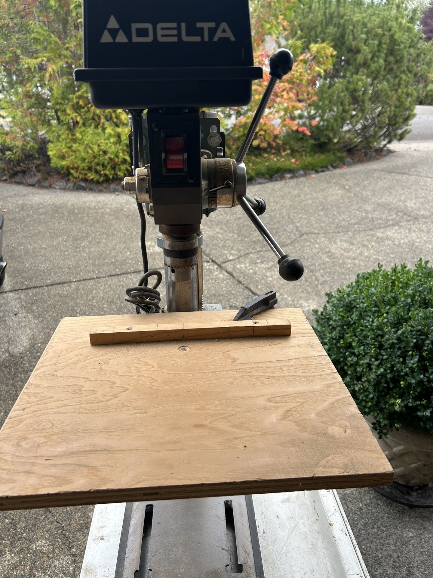 DELTA BENCH TOP DRILL PRESS