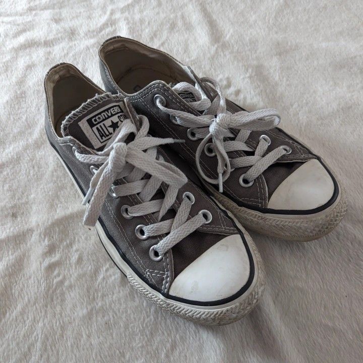 Women's converse size 6.5