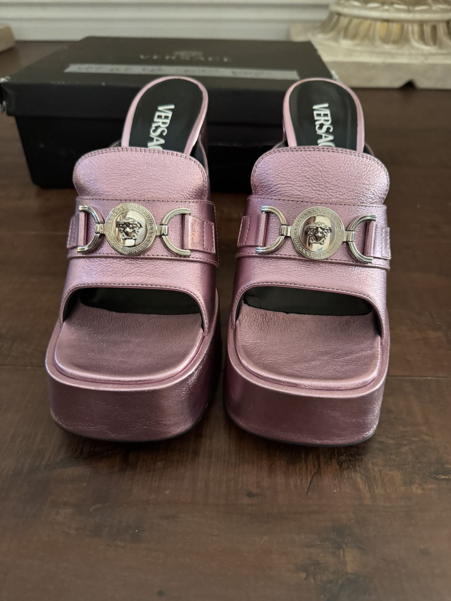 Authentic Versace Logo Pink Leather Sandals New With Box 