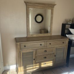 Bed Room Dresser