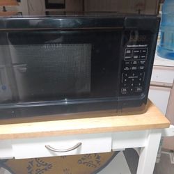 Large Hamilton Beach Microwave In New Condition