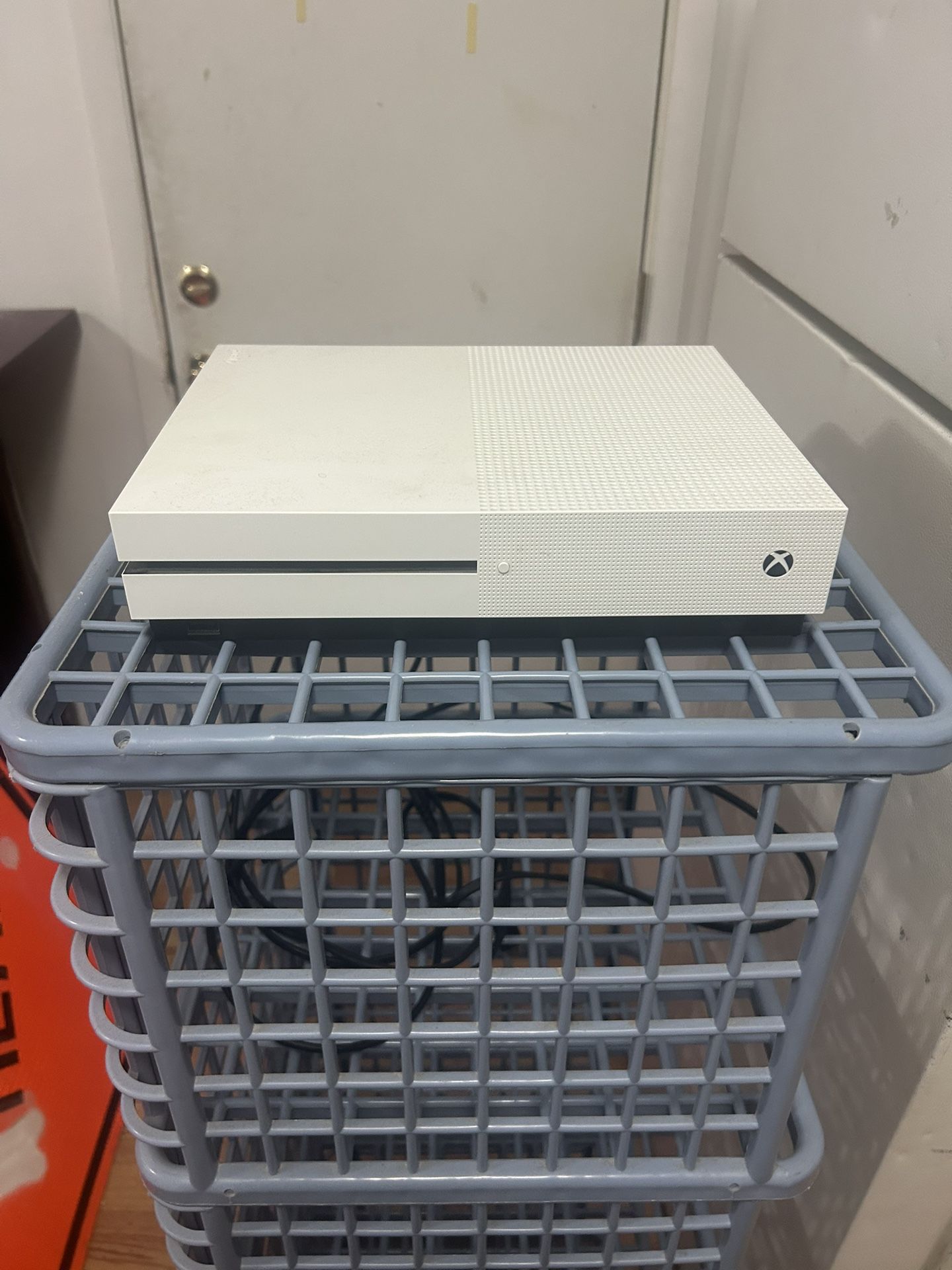 Xbox One S + One Controller