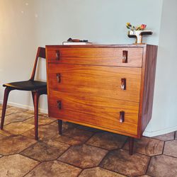 $1300. mid century modern dresser. stanley young for glenn of California