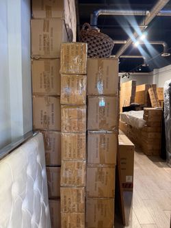 Furniture store closing