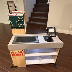 Mellisa and Doug Fresh Mart Grocery Store