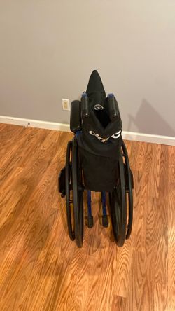 Drive folding wheelchair