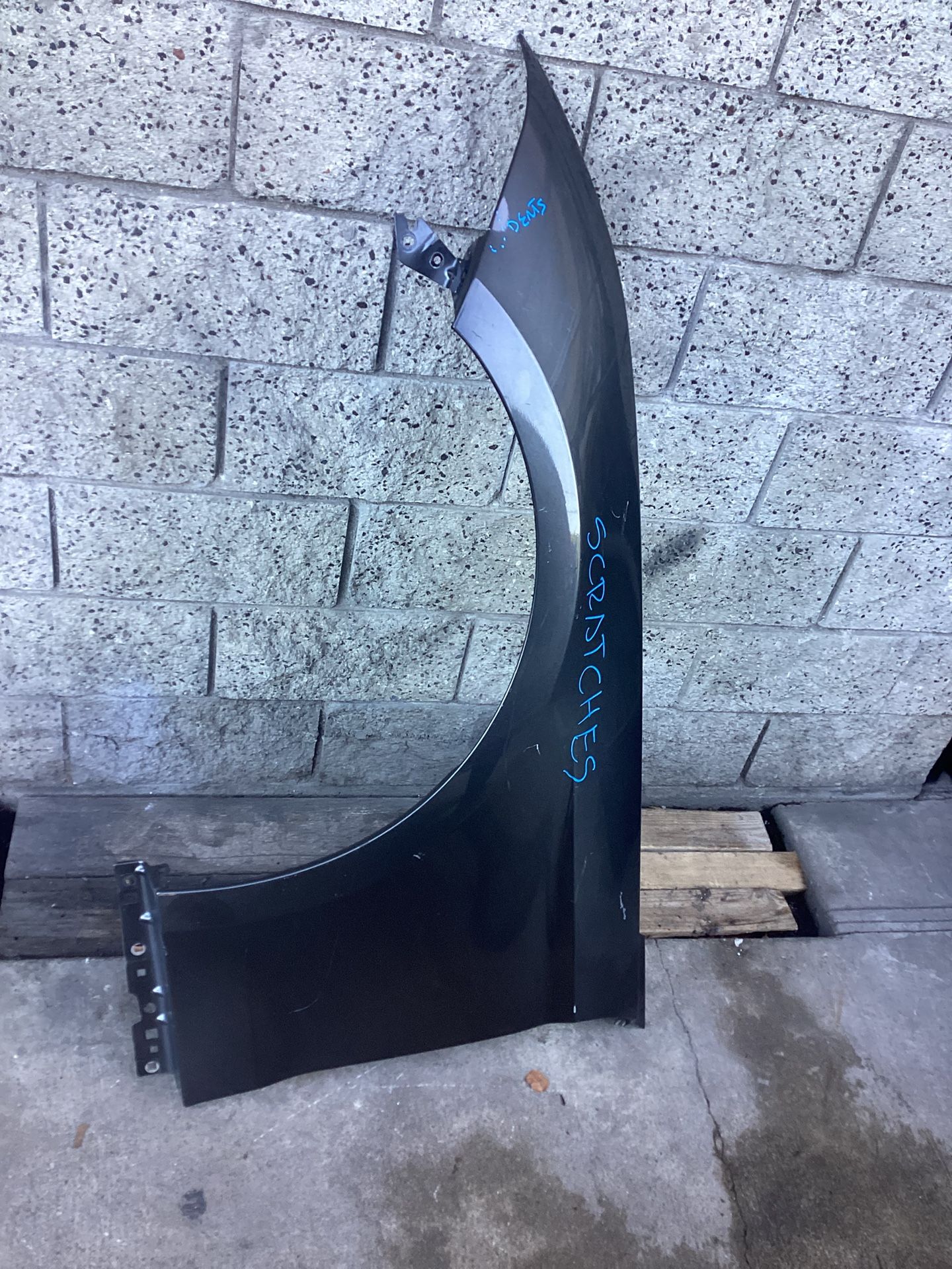 2018-2023 FORD MUSTANG FRONT FENDER LEFT SIDE DRIVER LH USED OEM