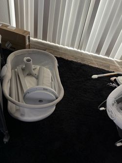 HALO BassiNest Swivel Sleeper