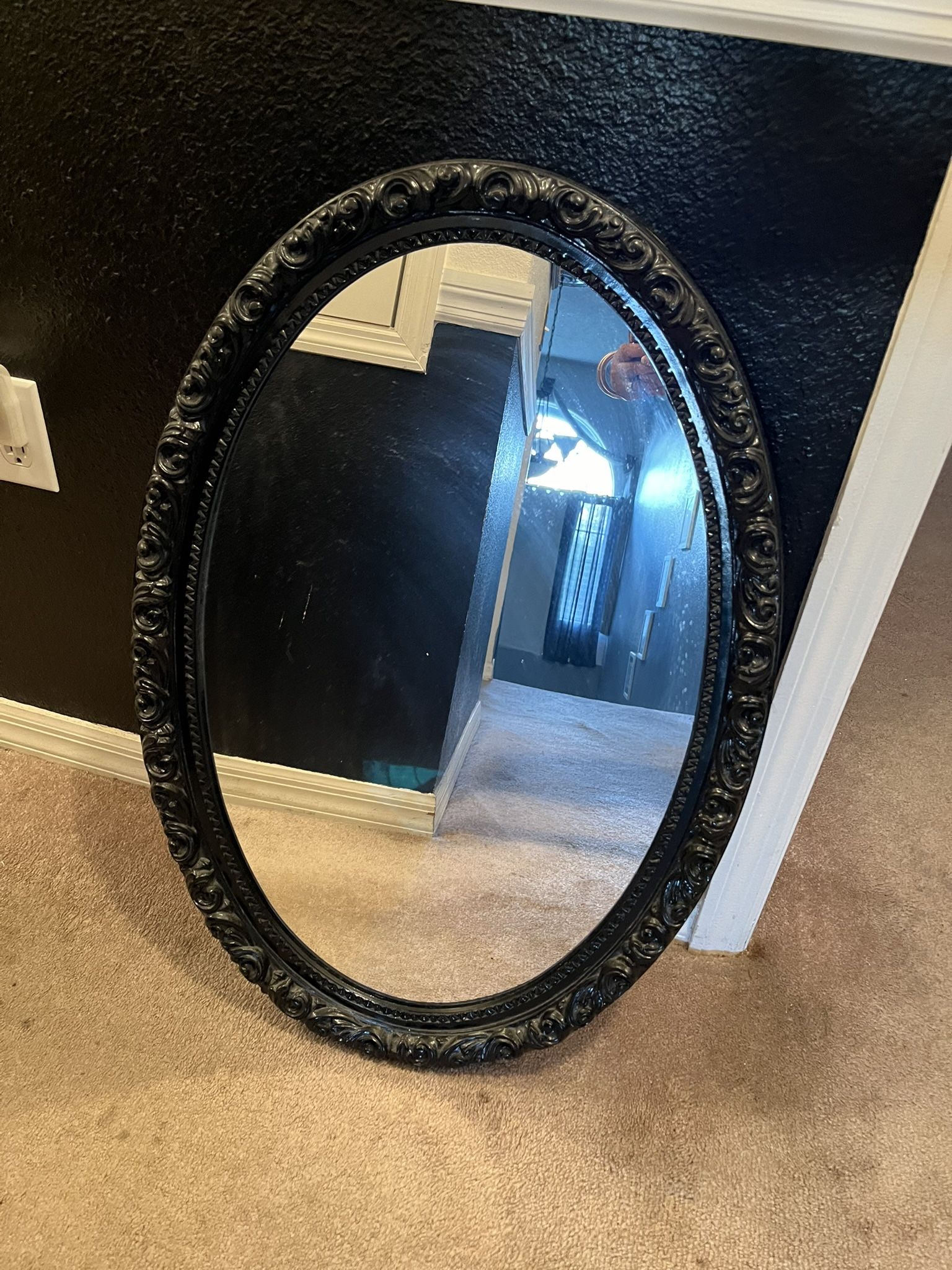 Black Antique Oval Mirror 30x30