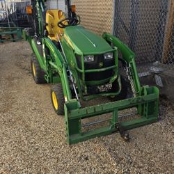 John Deere 2025 Tractor 