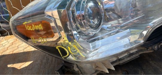 2016 2020 Toyota Tacoma headlight regular