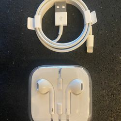 Apple Ear Pods & Charging Cord