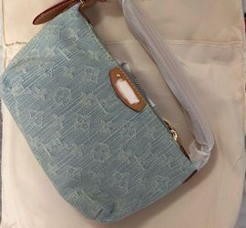 Small bag perfect anyone !