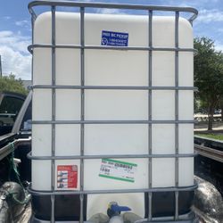 Brand new water tank 330 gallon.   $200