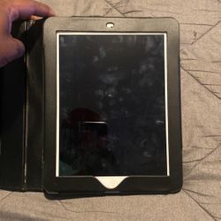 Older Gen iPad With Keyboard 