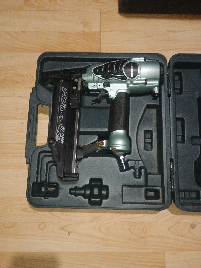 Metabo HPT 2-1/2 Inch 16 Gauge Finish Nailer (NT65M2)