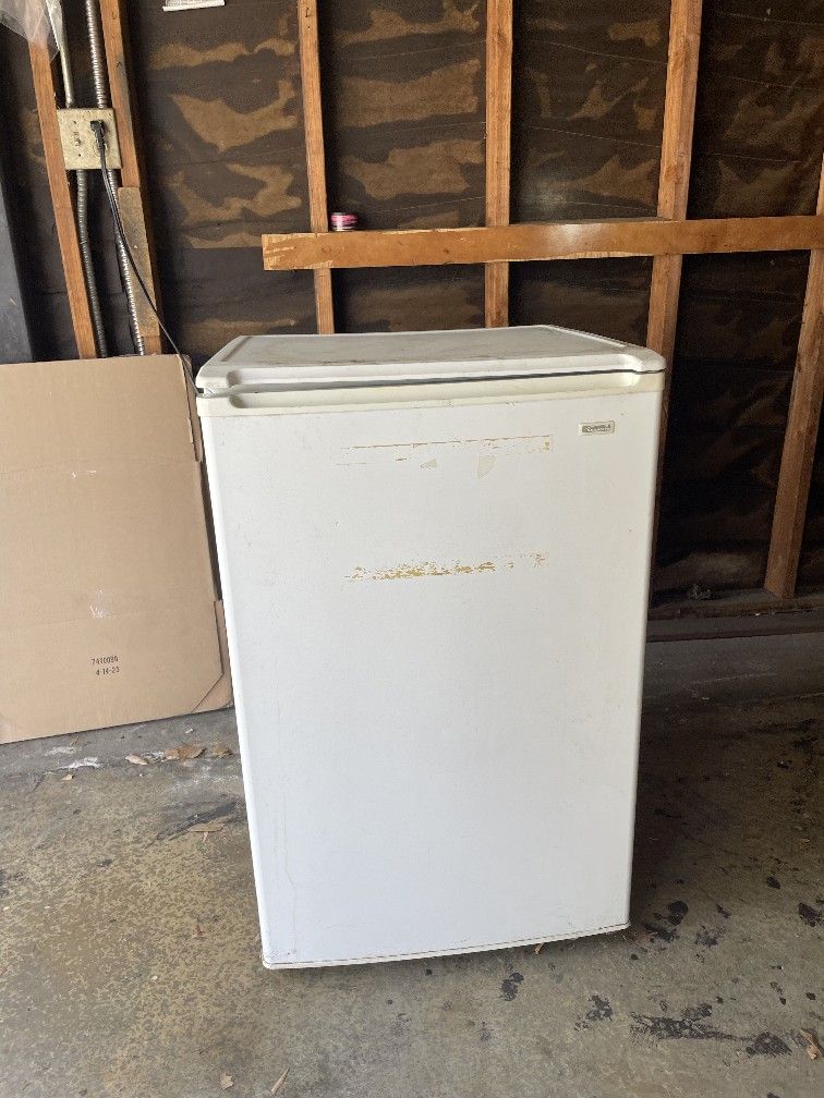 Mini Fridge Kenmore