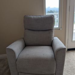 Davinci Gabby 360° Swivel Glider Nursery Chair