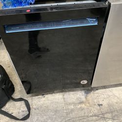 Kitchen Aid Dishwasher In Glossy Black New Open Box