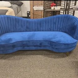 🎀Sophia Upholstered Camel Back Sofa Blue$20 Down Payment and delivery available 