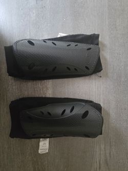 Soccer shin guards (used) medium. Like new