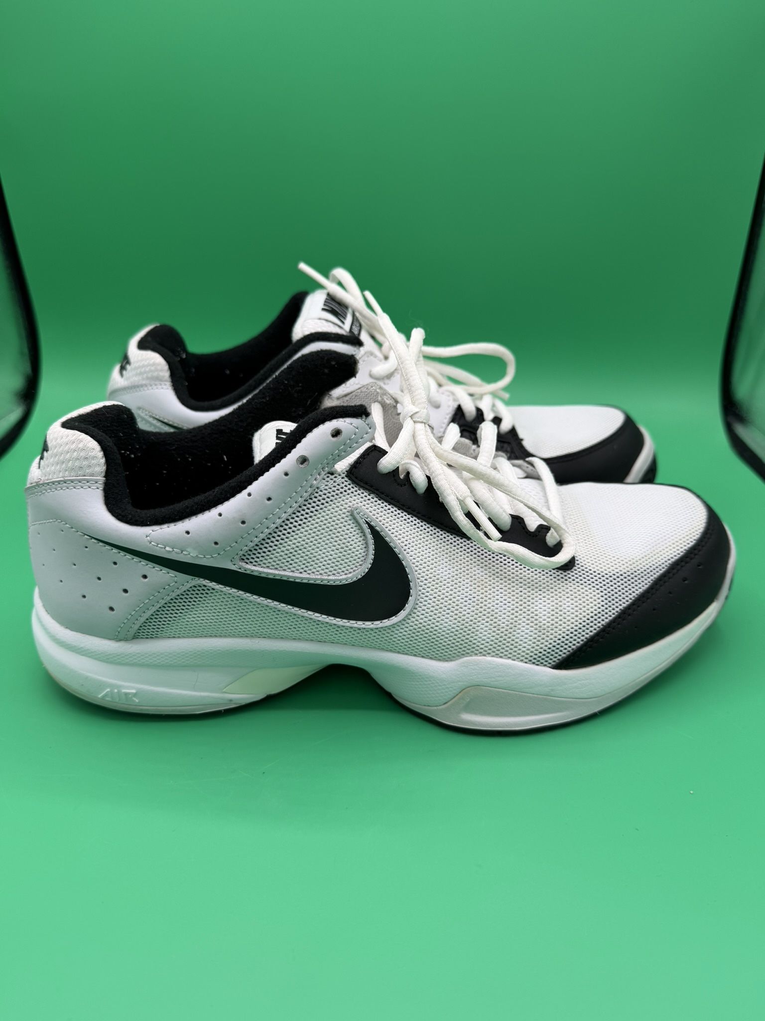 Nike Men Size 10 Air Cage Court White Black Casual Shoes Sneakers Excellent Conditions