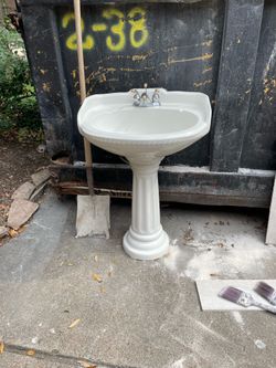Elegant Pedestal Sink