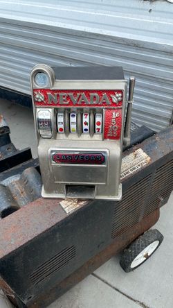 Vintage Nevada Las Vegas, Small Metal In Plastic Gambling Machine.