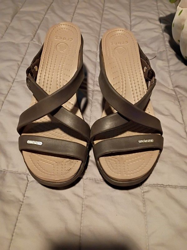 Women's Size 8 Crocs Cypress ll Heel Sandals Slip Ons Heel Sandals Mules Espresso