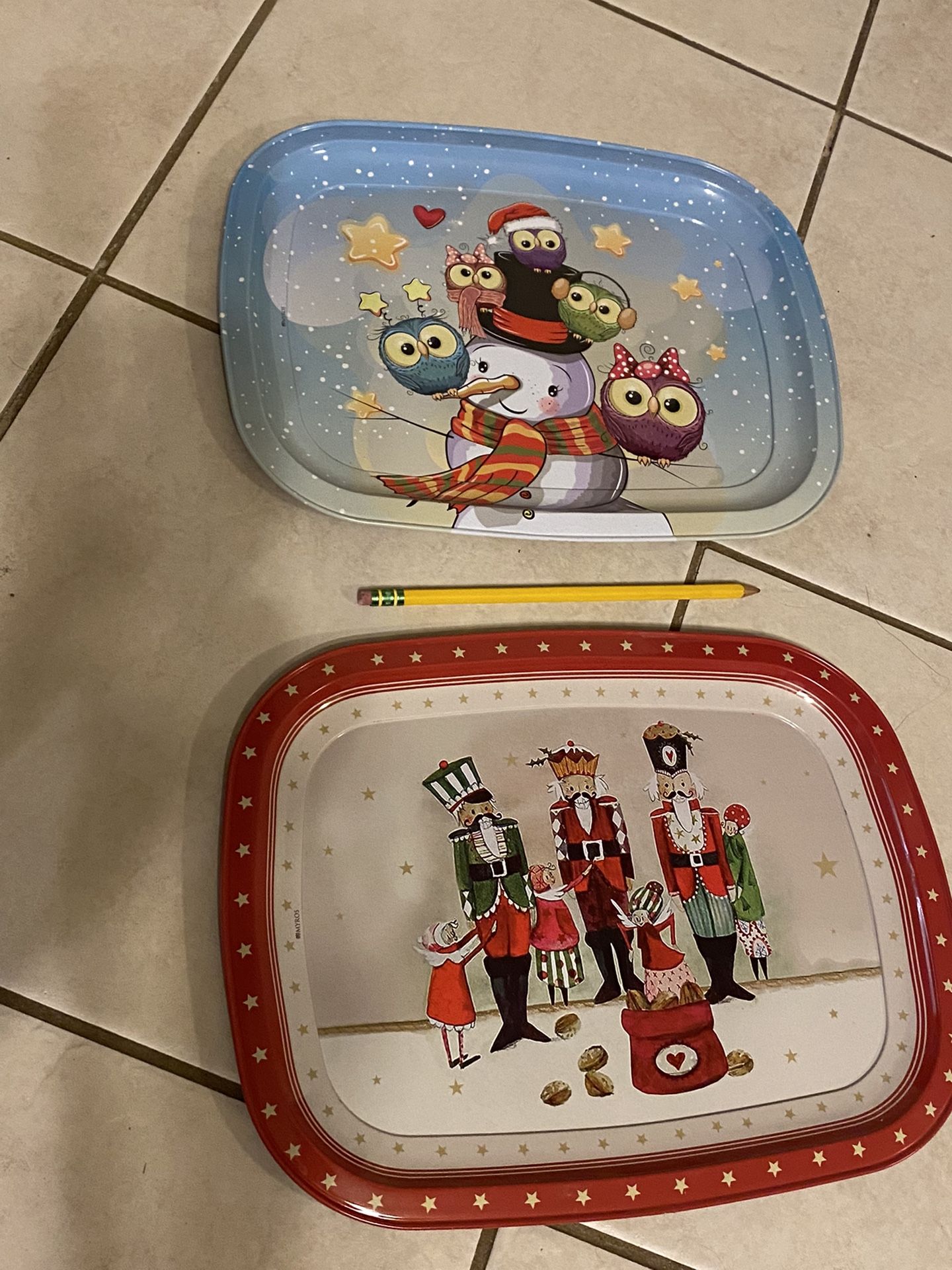 Metal Trays For Holiday Season