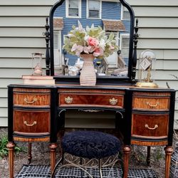 Antique Makeup Vanity With Stool