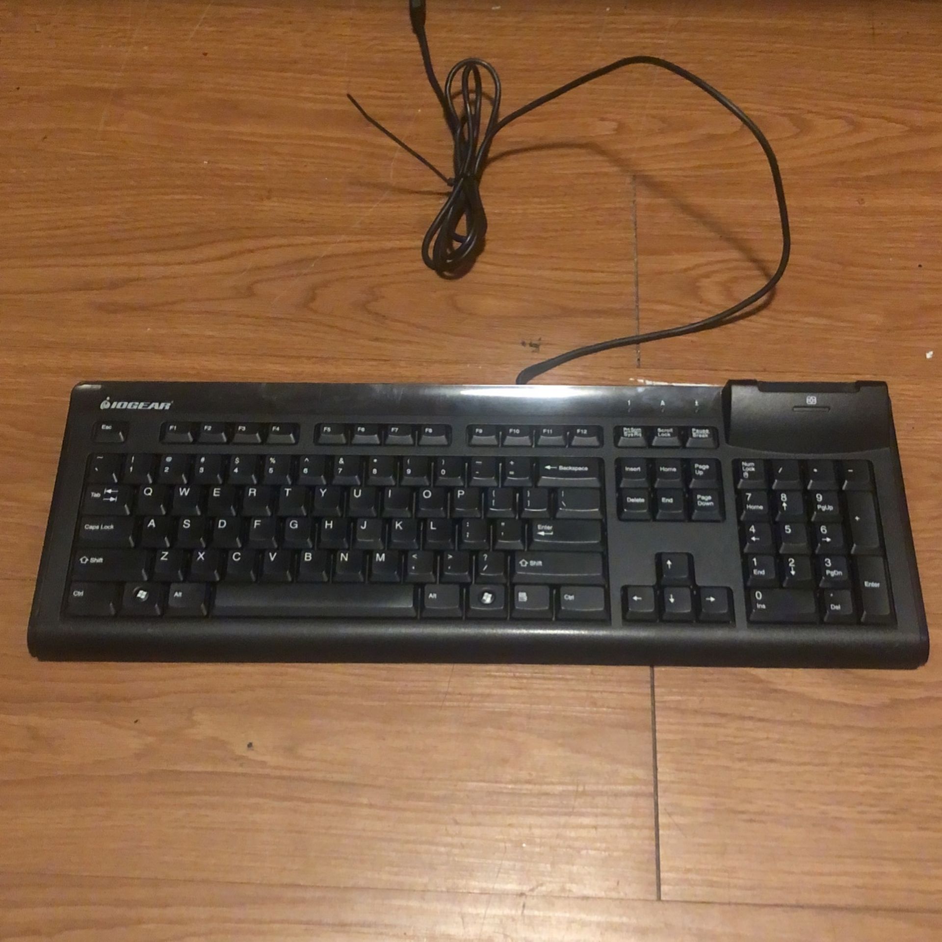 IOGEAR Smart Card Reader USB Keyboard