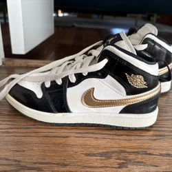 Nike, Air Jordan One Mid Patent SE GS “Black Gold”, great condition, $60