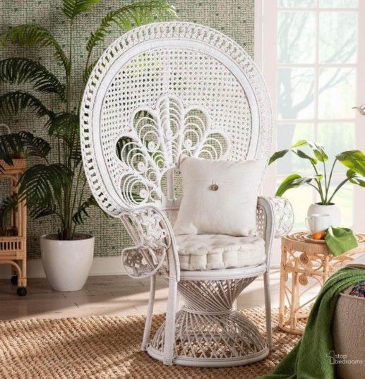 Beautiful White Bo Ho Peacock Chair (New)