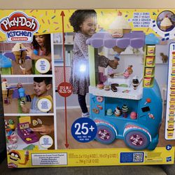 NIB-Play-Doh Creations Ultimate Ice Cream Truck