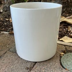 Gorgeous White Ceramic Vase - Like New 