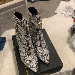 Womens Heels Size 9.5 Never Worn