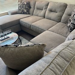 Sectional Couch with Chaise & 3 Accent Pillows