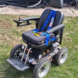 PW 4X̌4Q Electric 4 wheeldrive wheelchair