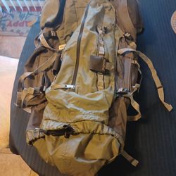 JANSPORT KLAMATH 85 INTERNAL FRAME  BACKPACK - NEW NEVER USED -- $85  THE GREEN ONE AND $ 70 THE RED ONE FIRM PRICE 