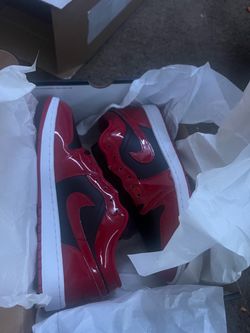 Air Jordan 1 Low Bred Patent Mens Lifestyle Shoes (Black/Vasity Red/White) × 1