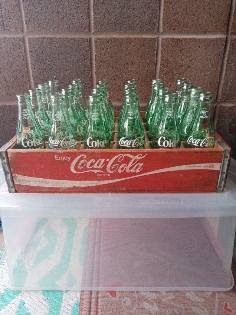Vintage Coca-Cola 6 1/2oz. Carrier & 24 Bottles