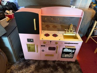 Pink girls kitchen toy